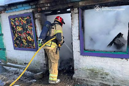 Надзвичайники Криворіжжя врятували із пожежі чоловіка
