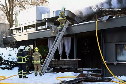 У Дніпрі загорівся ресторан: пожежу гасили майже дві години