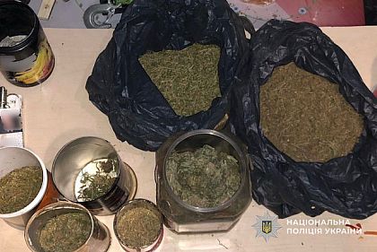 Хранил боеприпасы, взрывчатые предметы и наркотики: разоблачили жителя Криворожского района