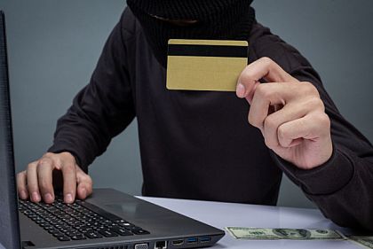 Представляются сотрудниками фондов: жителей Криворожского района предупреждают о мошенниках