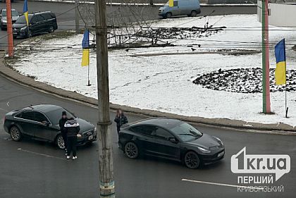 У середмісті Кривого Рогу зіштовхнулися два автомобілі