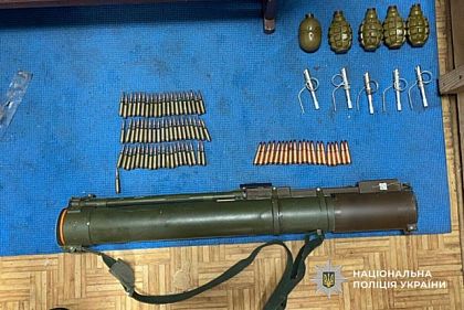 На Дніпропетровщині затримали чоловіка за збут гранат і боєприпасів