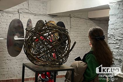 О переселенцах на языке искусства: в Кривом Роге представили скульптуру «Перекати-поле»