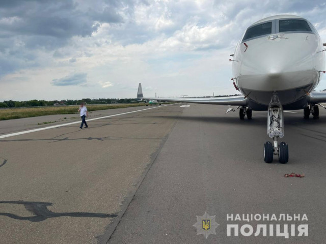 Вертолет и самолет Медведчука передали для ВСУ