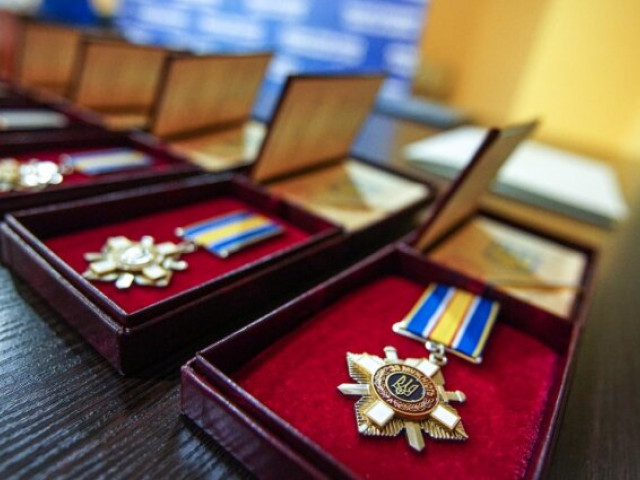 Президент посмертно наградил криворожских Героев орденом и медалью