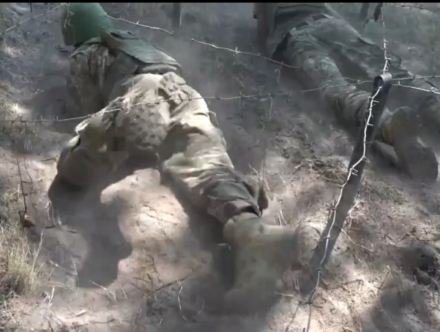 Криворожские танкисты проходят испытания полосой препятствий