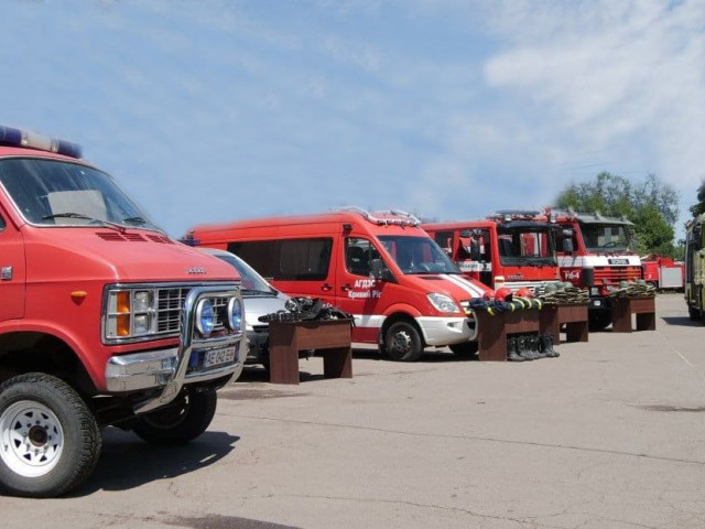 6 спецавтомобілів передали рятувальникам Кривого Рогу