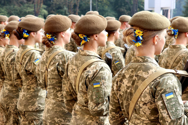 На фронті зараз несуть службу понад п`ять тисяч українських жінок - Маляр