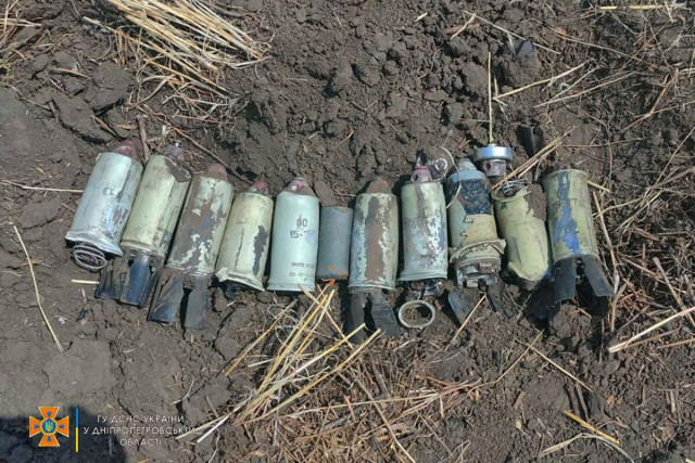 На Дніпропетровщині піротехніки ДСНС знищили 18 боєприпасів