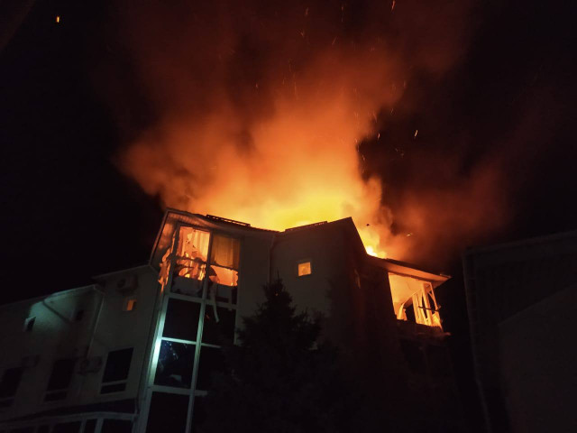 Оккупационная армия РФ дважды за ночь обстреляла Никополь: почти 1000 домов остались без света