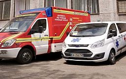 Больницам Кривого Рога передали 6 современных машины «скорой»