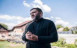 Исповедь, рации, ремонт автомобилей — криворожский священник Иван Талайло помагает ВСУ