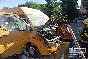 У Кривому Розі на зупинці горіла маршрутка