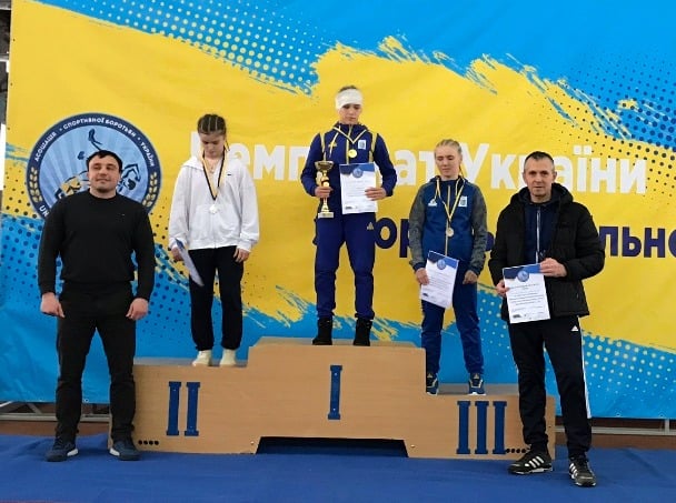 Криворізькі спортсмени вибороли три медалі на чемпіонаті України з вільної боротьби