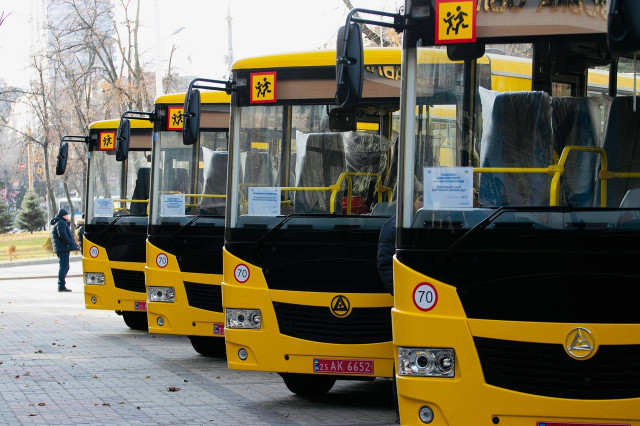 Для громад Днепропетровщины приобрели школьные автобусы