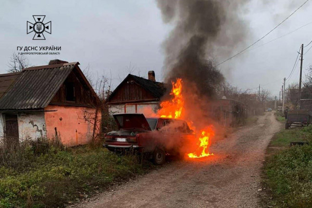 В Центрально-Городском районе Кривого Рога горел автомобиль