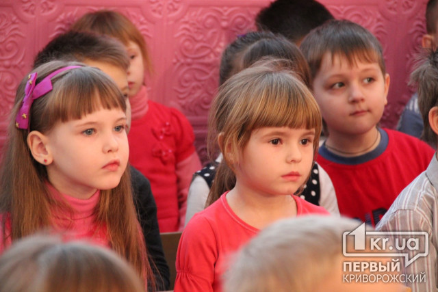 Днепропетровские полицейские посетили детей, которые воспитываются в детских домах семейного типа