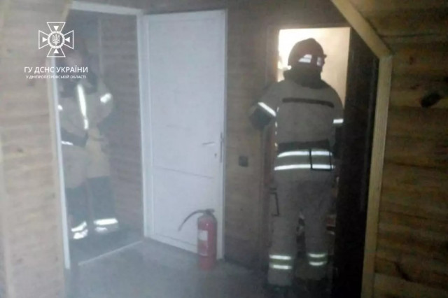 Криворожские спасатели потушили пожар в бане