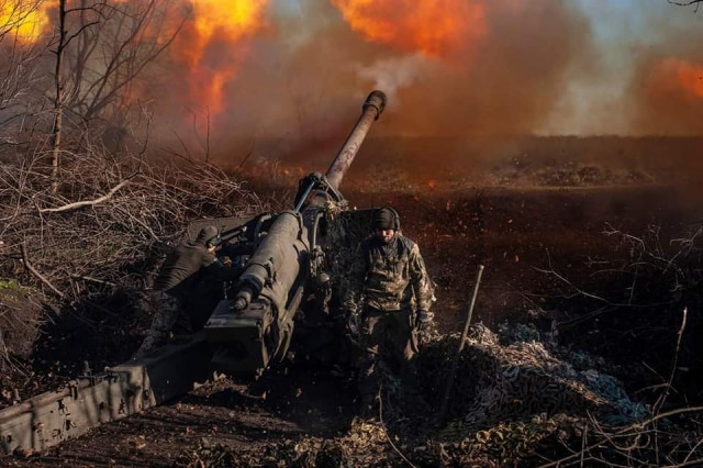 Украинские военные поразили 2 пункта управления и 4 района сосредоточения оккупантов