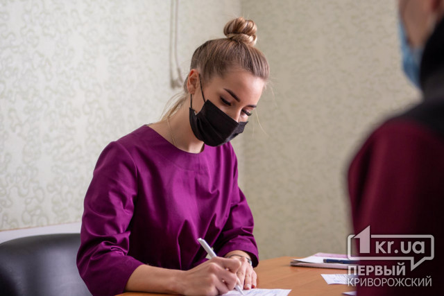 Дві криворізькі медсестри отримали відзнаки від Ради національної безпеки і оборони України