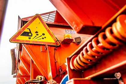 Сколько единиц спецтехники посыпают дороги Днепропетровщины