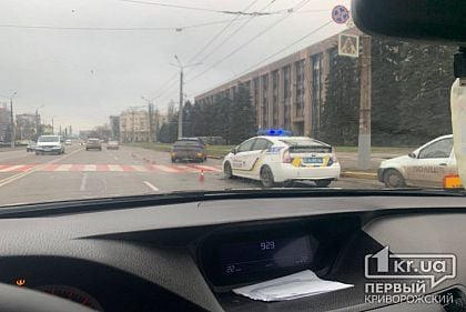 В Кривом Роге автомобиль сбил женщину