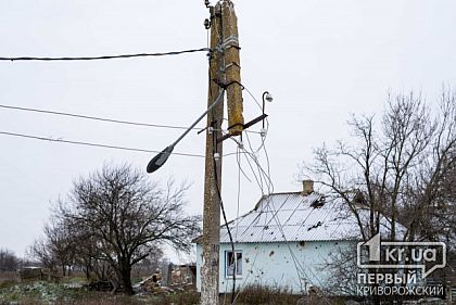 Фахівці обласного ДТЕК відновлюють електромережу у зоні бойових дій
