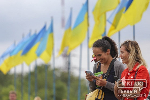 44% опитаних українців вважають, що проблема використання різних мов надумана