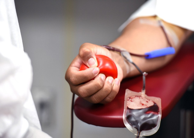 Протипоказання до донорства крові: коли можна здавати кров після вакцинації та татуювання
