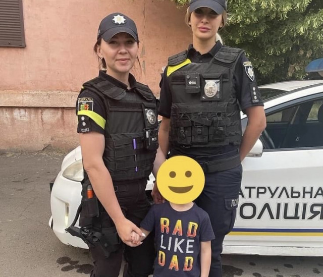 Криворізькі патрульні знайшли маленького хлопчика, який загубився