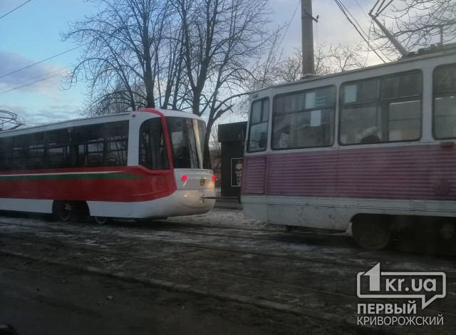 В Кривом Роге модернизированный трамвай, который вчера торжественно запустили, сломался