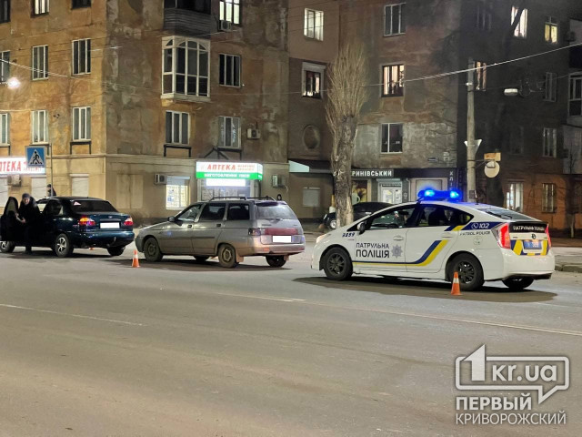 В Кривом Роге недалеко от «зебры» столкнулись две легковушки
