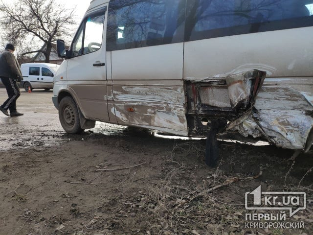 В Кривом Роге в ДТП попали маршрутка и легковушка, есть пострадавшие