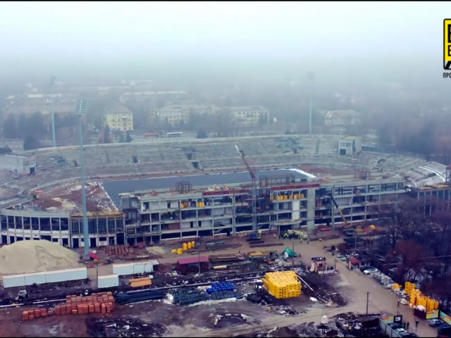 У Кривому Розі продовжують відновлювати стадіон Металург (відео)