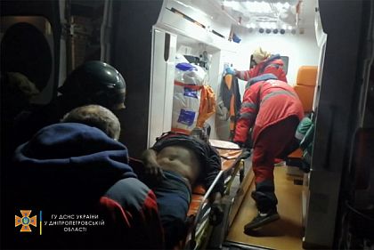 Во время ликвидации пожара в Кривом Роге бойцы ГСЧС спасли мужчину