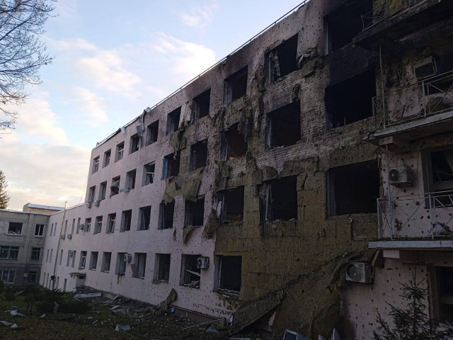 Ворог знищив лікарню у Куп`янську, загинув як мінімум один медичний працівник