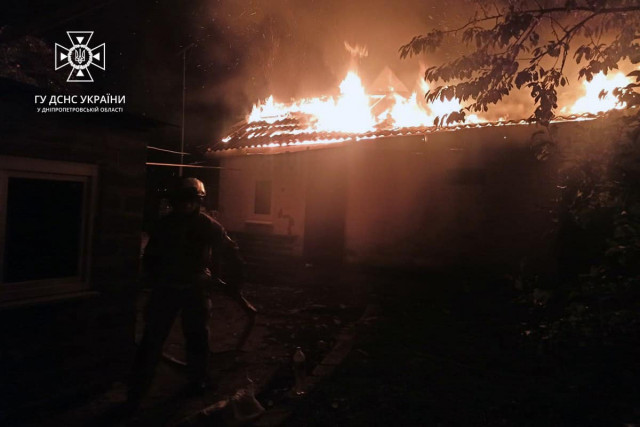 Криворожские спасатели потушили пожар в летней кухне