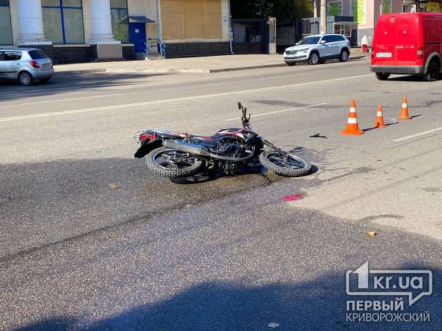 У Кривому Розі мотоцикліст збив жінку