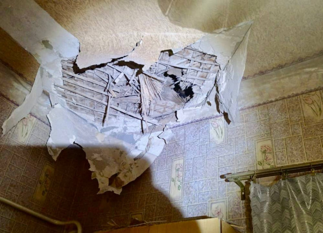 Внаслідок ворожої атаки у Кривому Розі пошкоджений двоповерховий будинок
