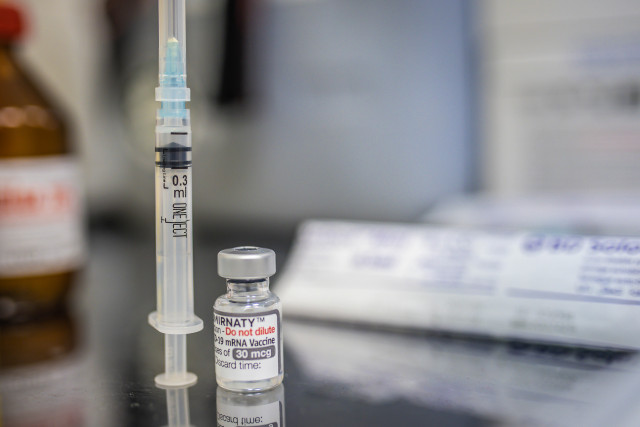 Понад 300 тисяч мешканців Дніпропетровщини вакцинувалися від Covid-19 бустерною дозою