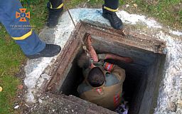 У Нікополі врятували чоловіка, який впав у 4-метрову яму