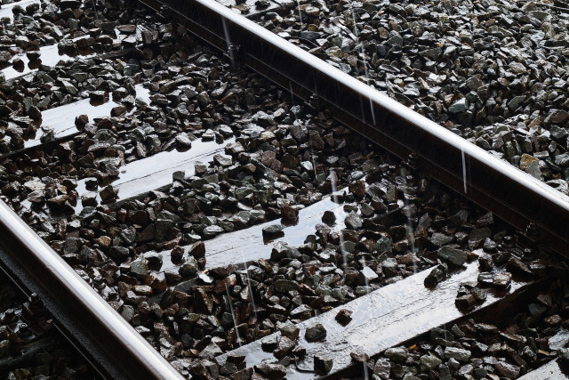 Враг обстрелял Криворожский район: разрушена железнодорожная инфраструктура