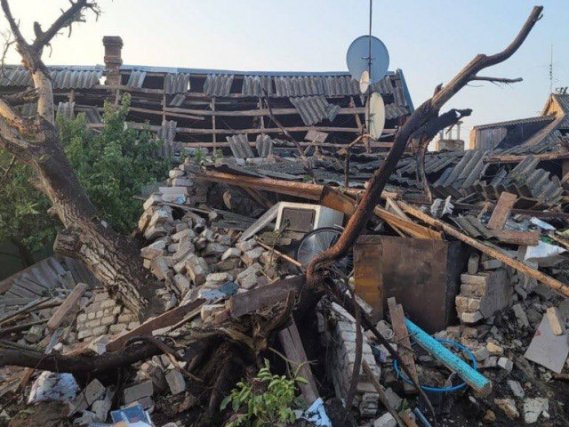 Поранена жінка та зруйновані будівлі: результати обстрілу смт Широке