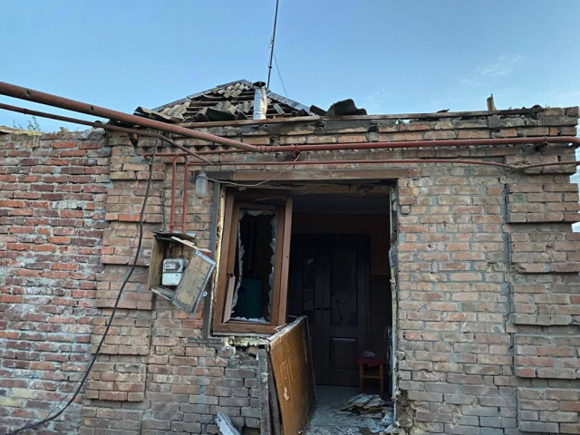 Враг обстрелял Криворожский район и Никополь: есть разрушения и раненые