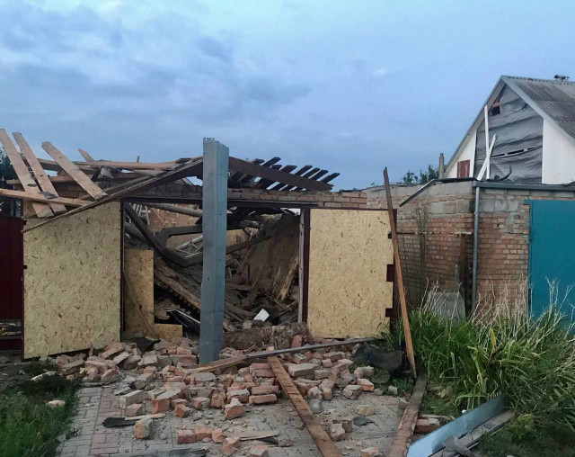 Россияне трижды за ночь обстреляли Никопольский район: есть разрушения и пострадавшие