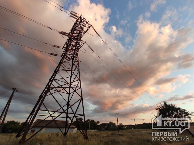 Енергетики повернули світло у 16 населених пунктів Дніпропетровщини, знеструмлених через обстріли