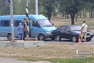 У Кривому Розі п’яний водій наїхав на маршрутку