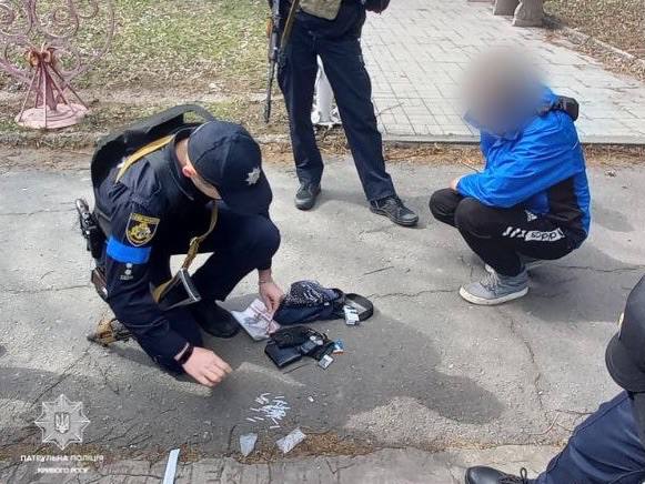 Патрульні виявили у жителів Кривого Рогу наркотичні речовини