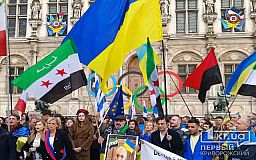Криворожанка у Парижі відвідала мітинг на підтримку України