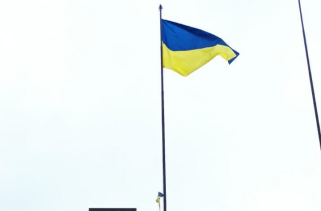 У звільненому Ізюмі підняли прапор України